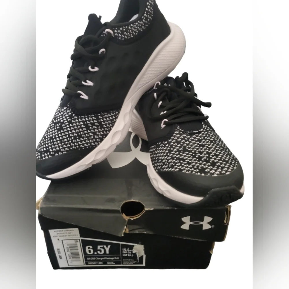 Under Armour UA GGS Charged Vantage Knit Running Sneakers Size 6.5Y